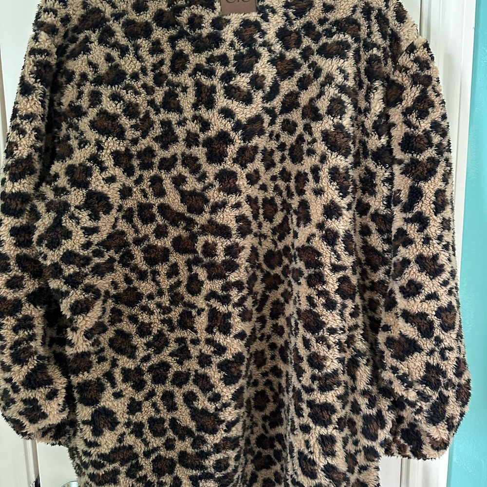 Woman’s Pullover - Picture 3 of 5